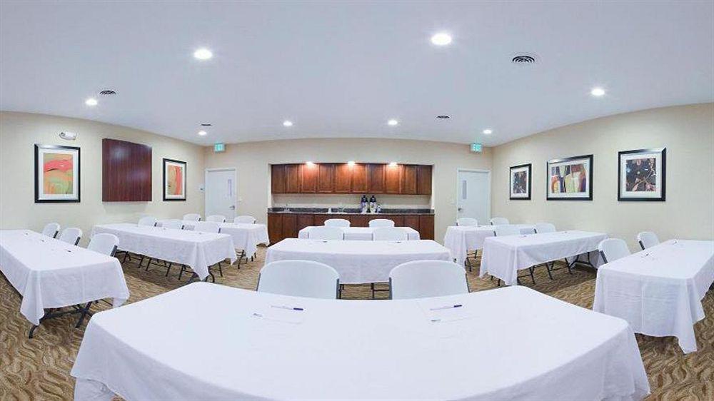Holiday Inn Express Hotel And Suites Lincoln Airport By Ihg Extérieur photo