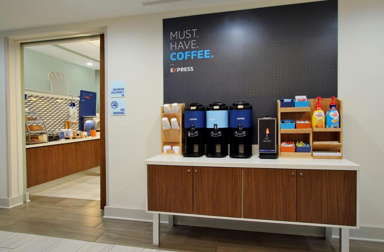 Holiday Inn Express Hotel And Suites Lincoln Airport By Ihg Extérieur photo