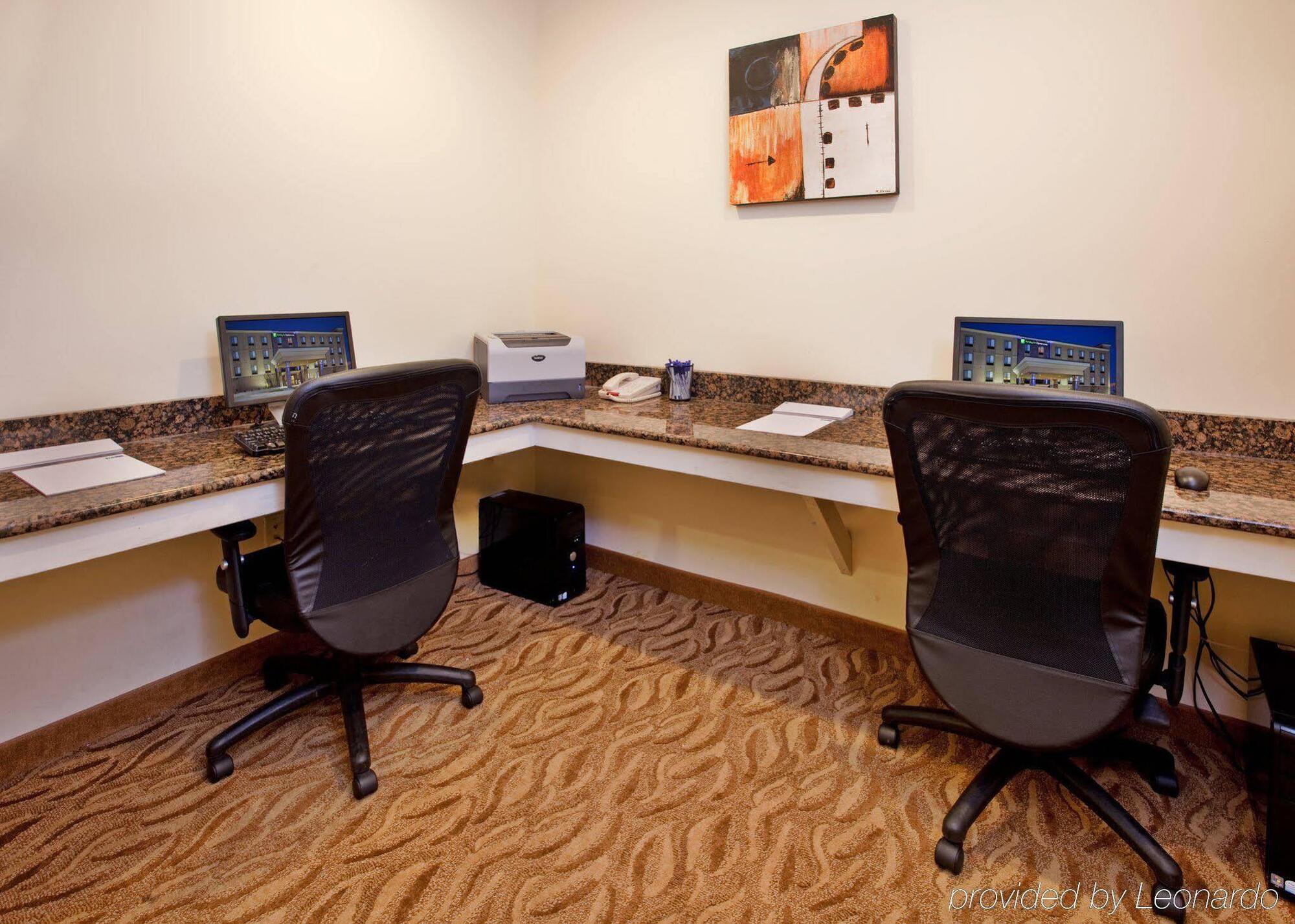 Holiday Inn Express Hotel And Suites Lincoln Airport By Ihg Extérieur photo