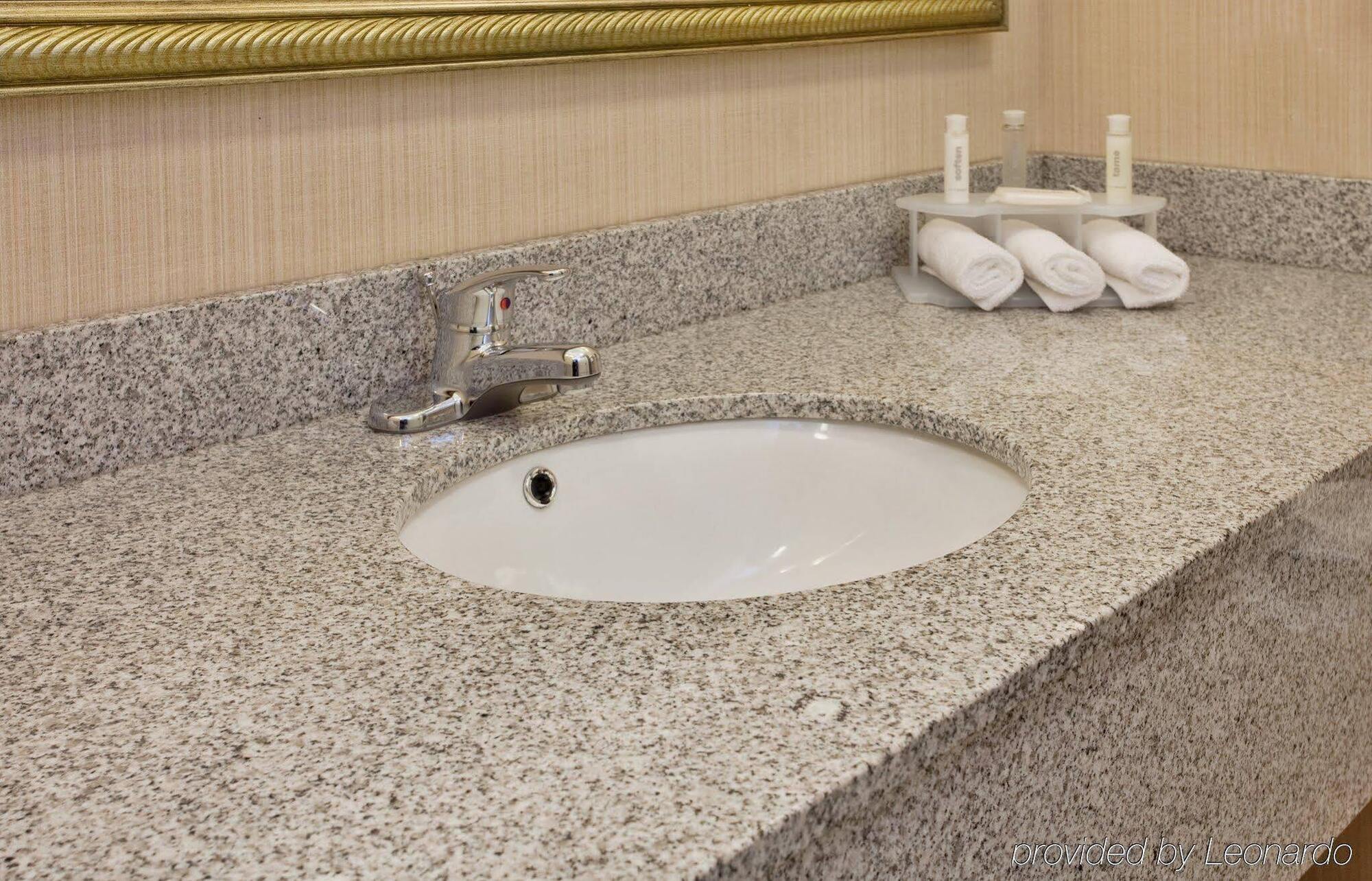 Holiday Inn Express Hotel And Suites Lincoln Airport By Ihg Extérieur photo