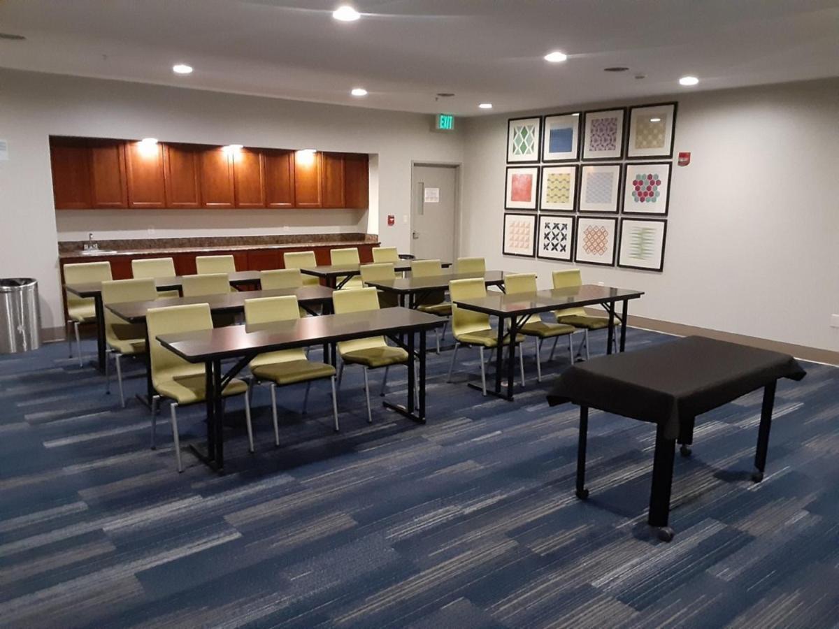 Holiday Inn Express Hotel And Suites Lincoln Airport By Ihg Extérieur photo