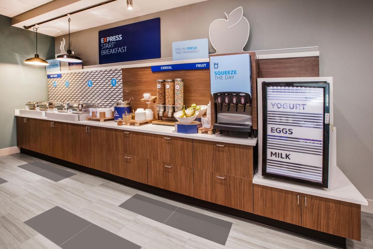 Holiday Inn Express Hotel And Suites Lincoln Airport By Ihg Extérieur photo