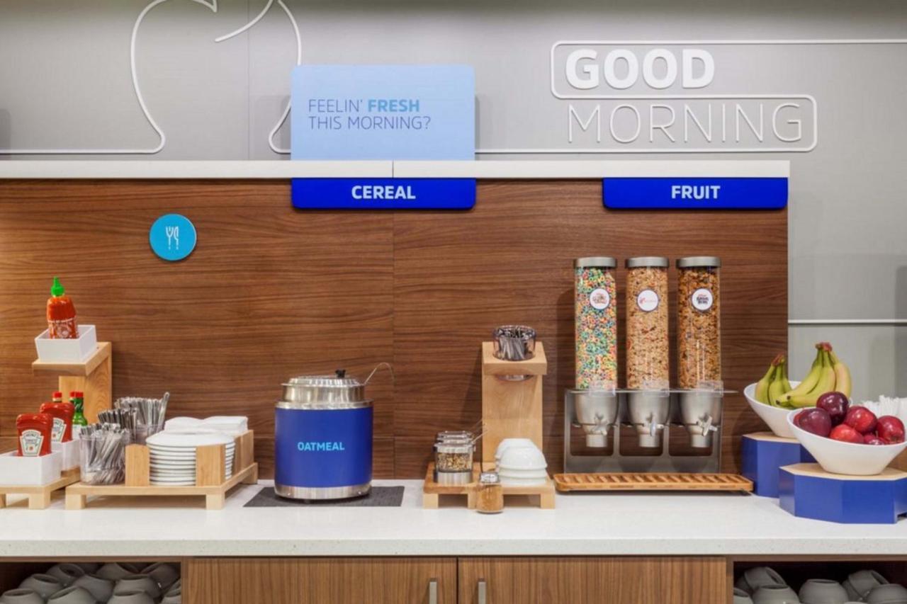 Holiday Inn Express Hotel And Suites Lincoln Airport By Ihg Extérieur photo